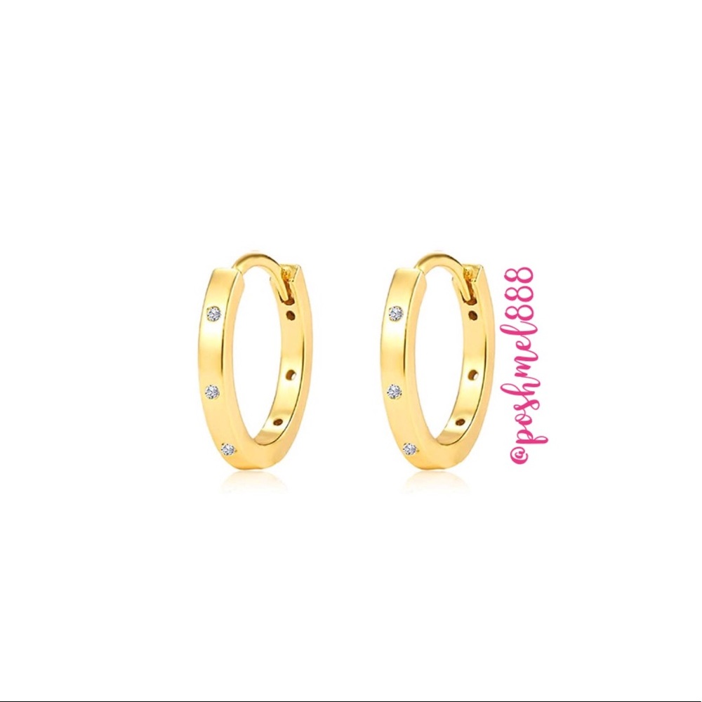 :: Delicate⚜️[GOLD]&Crystal Pavé Huggie Hoop Earrings - Picture 6 of 10